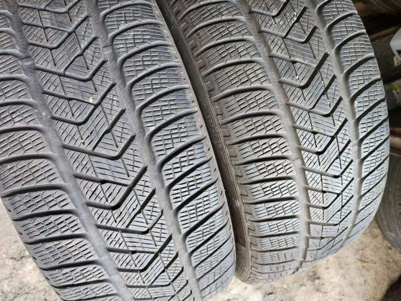 Гуми Зимни 245/45R20, снимка 2 - Гуми и джанти - 37110436