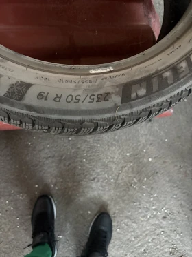 Гуми Зимни 235/50R19, снимка 2 - Гуми и джанти - 52811479