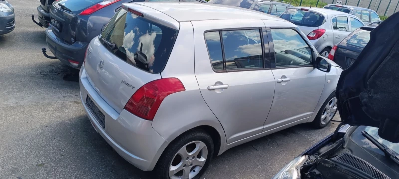 Suzuki Swift 1.3i / 1.3MJet, снимка 7 - Автомобили и джипове - 20567373