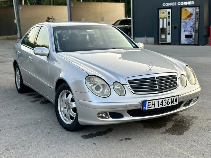 Mercedes-Benz E 220, снимка 4 - Автомобили и джипове - 47412832