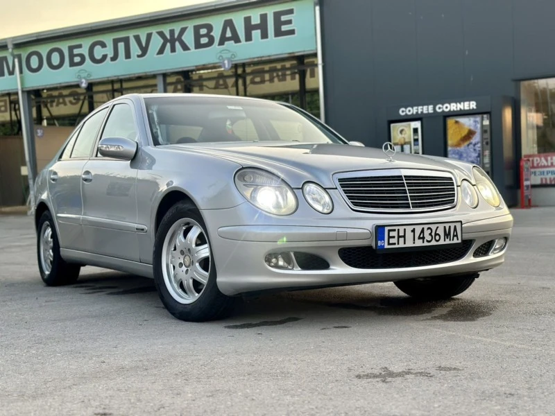 Mercedes-Benz E 220, снимка 1 - Автомобили и джипове - 47412832