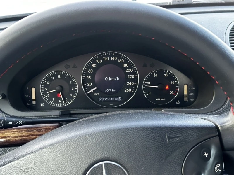 Mercedes-Benz E 220, снимка 6 - Автомобили и джипове - 47412832