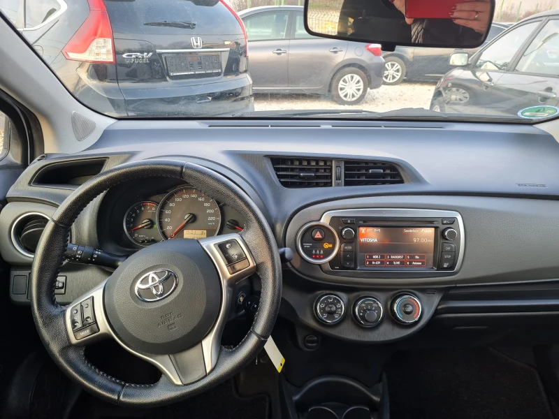 Toyota Yaris 1.0 VVT-I КАМЕРА, снимка 8 - Автомобили и джипове - 48449429