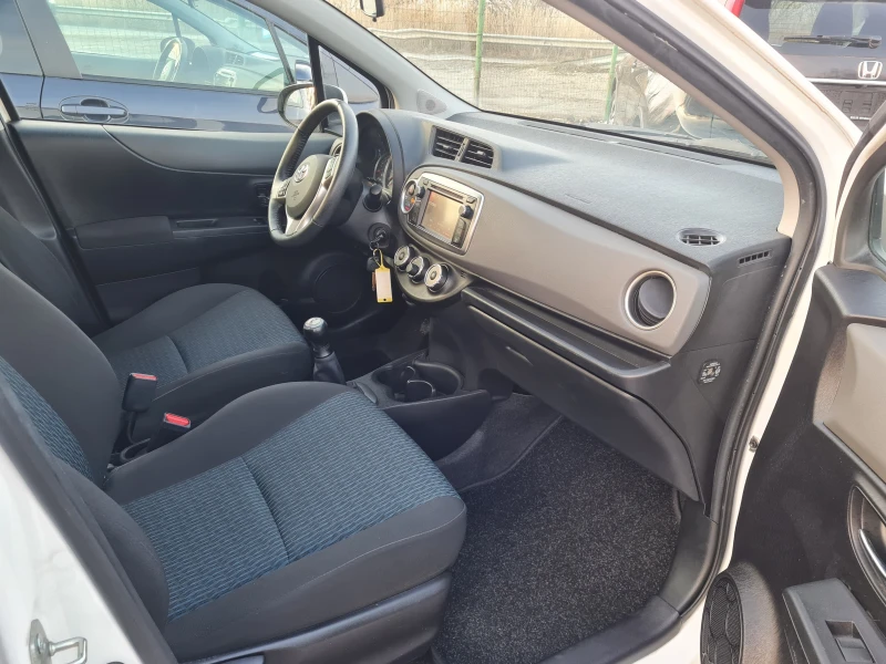 Toyota Yaris 1.0 VVT-I КАМЕРА, снимка 11 - Автомобили и джипове - 48449429