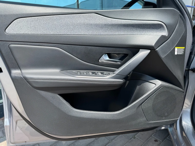 Peugeot 308 SW 1, 2 Pure Tech / Гаранция до 31.03.2026, снимка 13 - Автомобили и джипове - 50417818