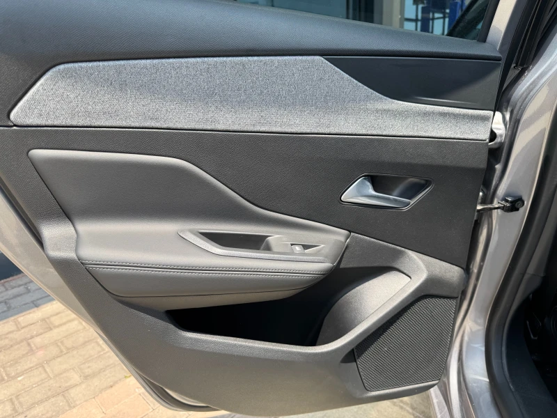 Peugeot 308 SW 1, 2 Pure Tech / Гаранция до 31.03.2026, снимка 14 - Автомобили и джипове - 50417818