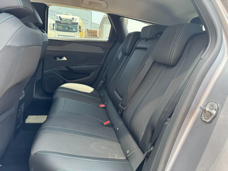 Peugeot 308 SW 1, 2 Pure Tech / Гаранция до 31.03.2026, снимка 12 - Автомобили и джипове - 50417818