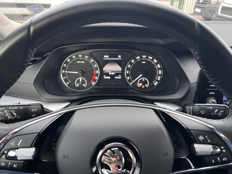 Skoda Octavia AMBITION/2.0TDI/116K.C./6MT/Гаранция, снимка 12 - Автомобили и джипове - 53261363