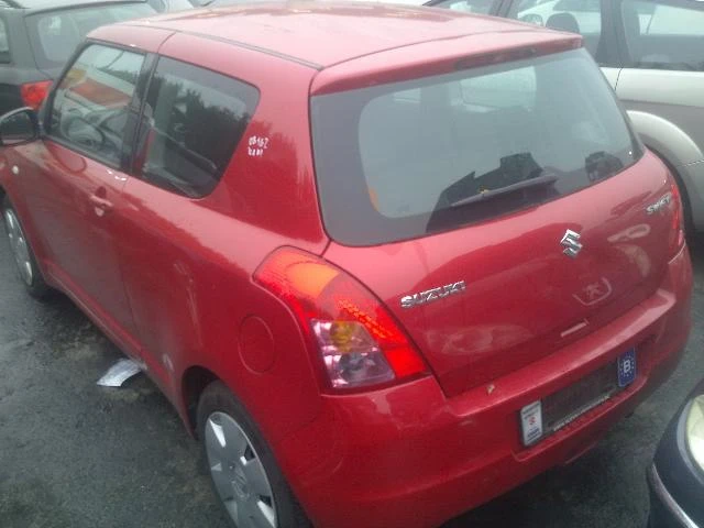 Suzuki Swift 1.3i / 1.3MJet, снимка 8 - Автомобили и джипове - 20567373