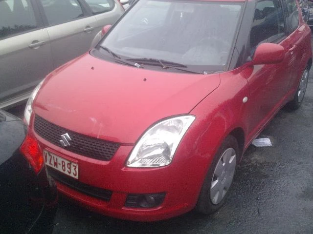 Suzuki Swift 1.3i / 1.3MJet, снимка 5 - Автомобили и джипове - 20567373