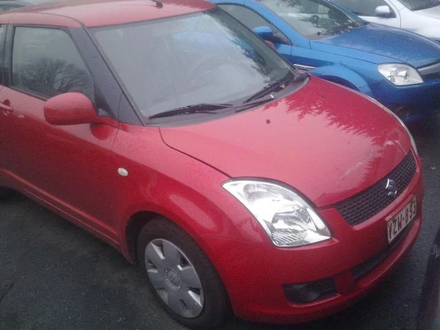 Suzuki Swift 1.3i / 1.3MJet, снимка 4 - Автомобили и джипове - 20567373