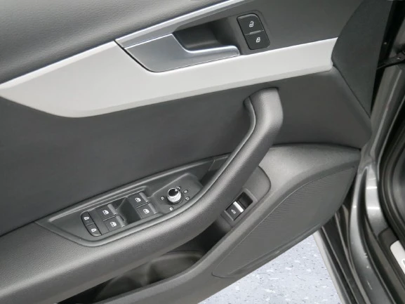 Audi A4 30 TDI = S-line = Distronic Гаранция - изображение 5
