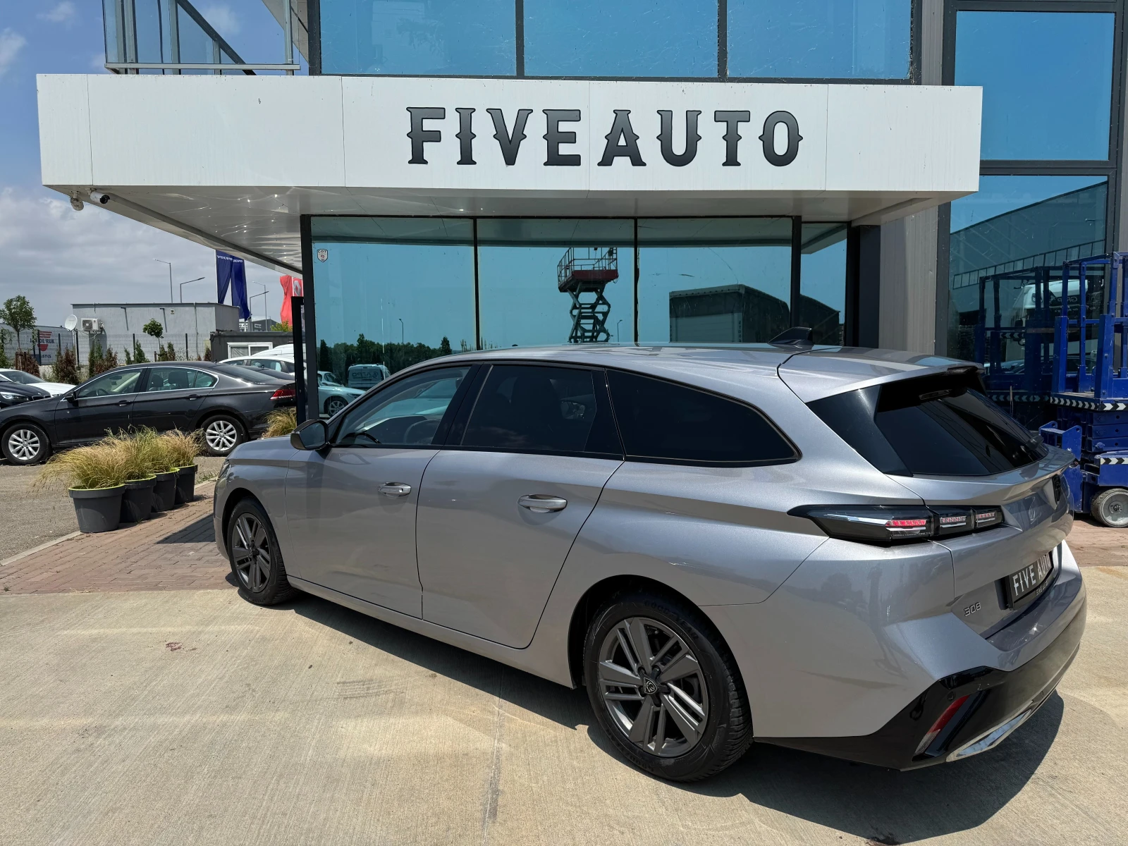 Peugeot 308 SW 1, 2 Pure Tech / Гаранция до 31.03.2026 - изображение 8