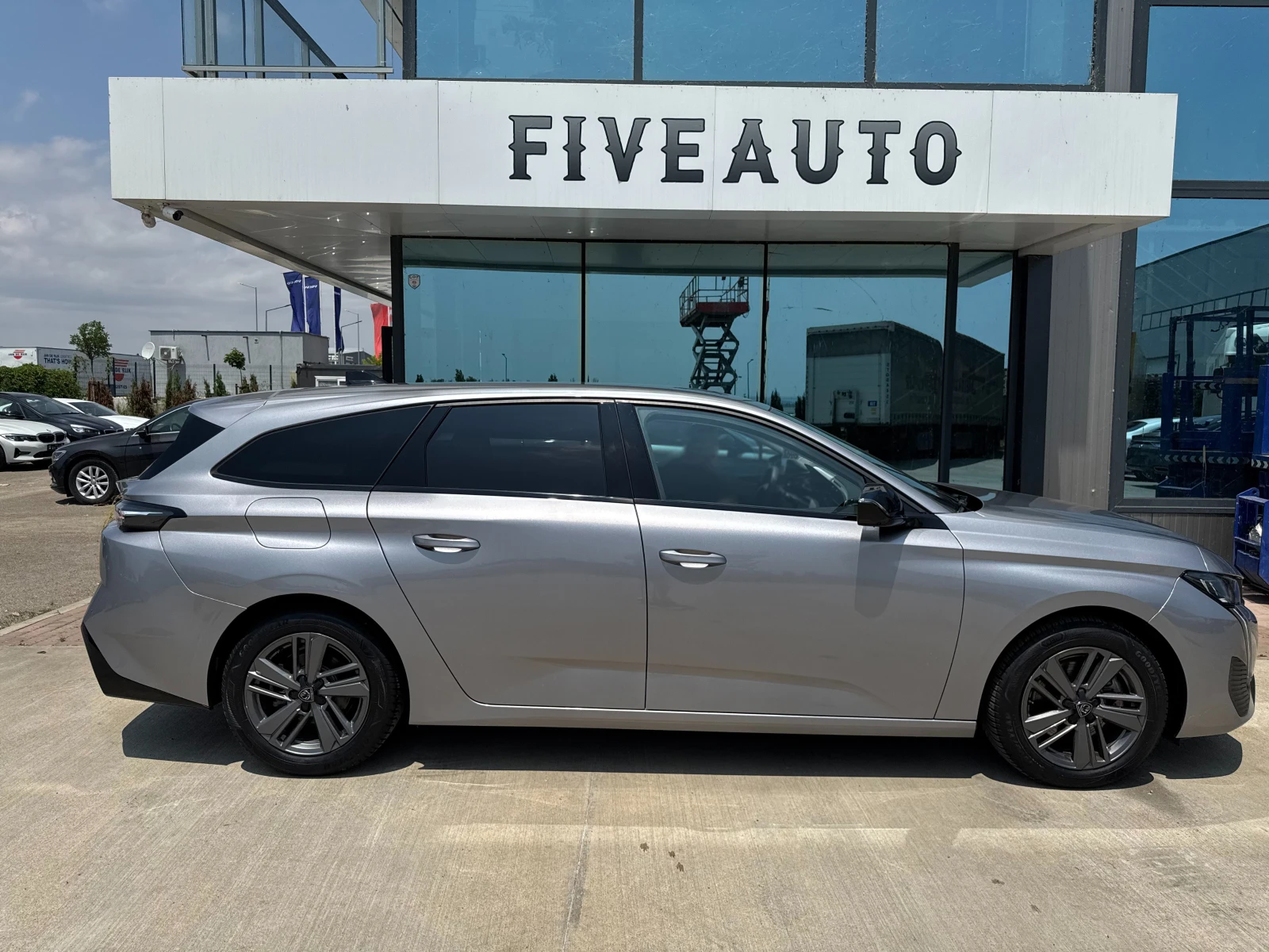 Peugeot 308 SW 1, 2 Pure Tech / Гаранция до 31.03.2026 - изображение 4