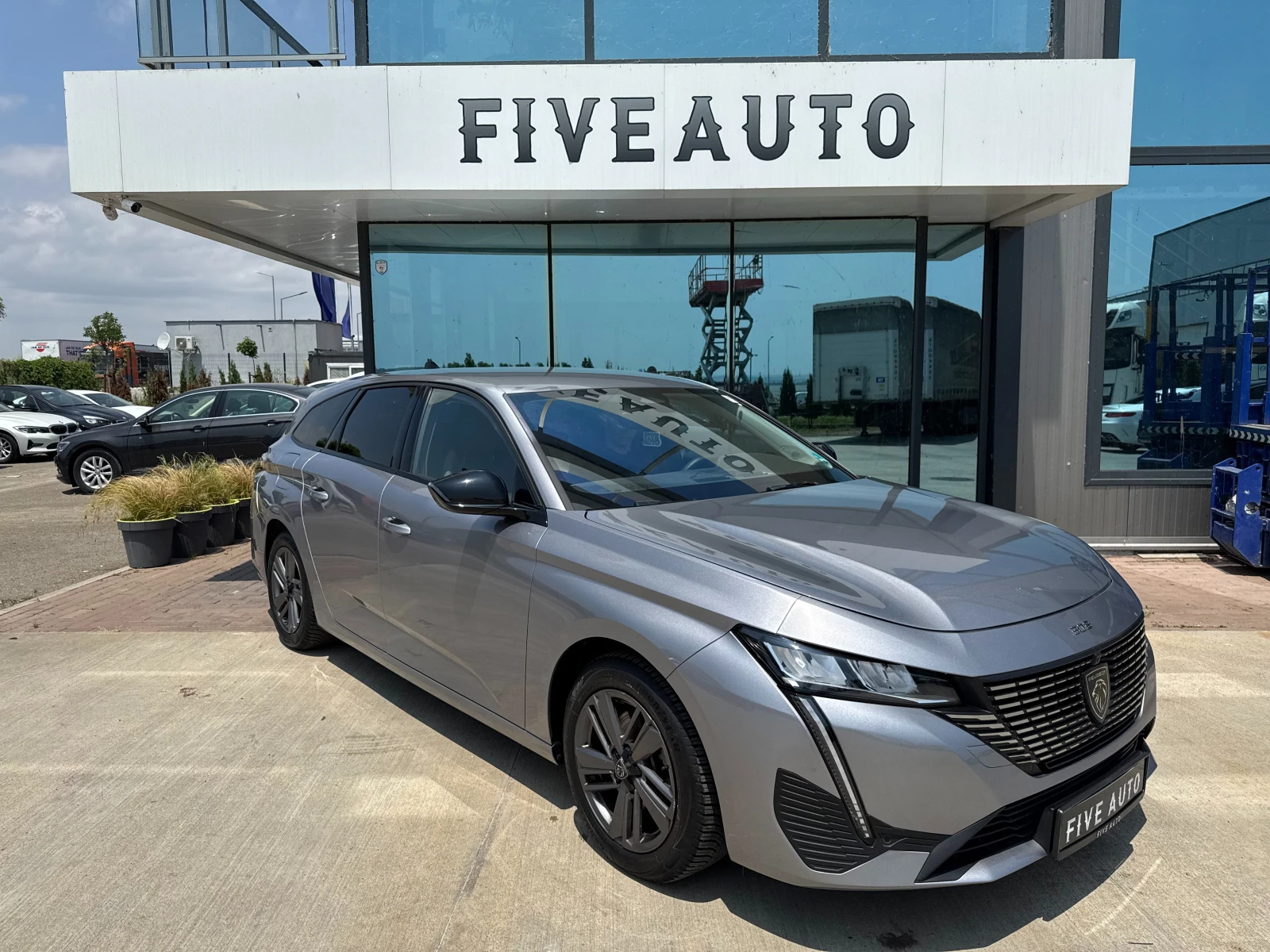 Peugeot 308 SW 1, 2 Pure Tech / Гаранция до 31.03.2026 - изображение 3