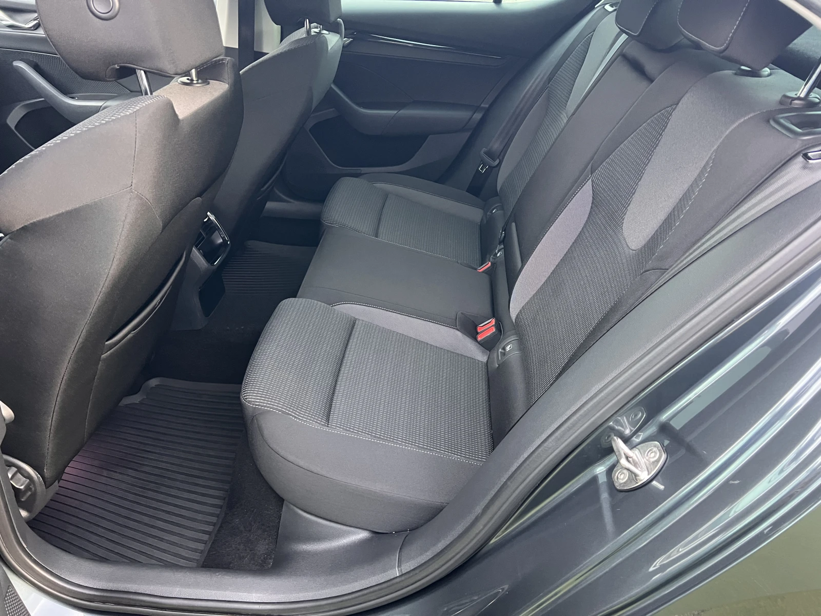 Skoda Octavia AMBITION/2.0TDI/116K.C./6MT/Гаранция - изображение 10