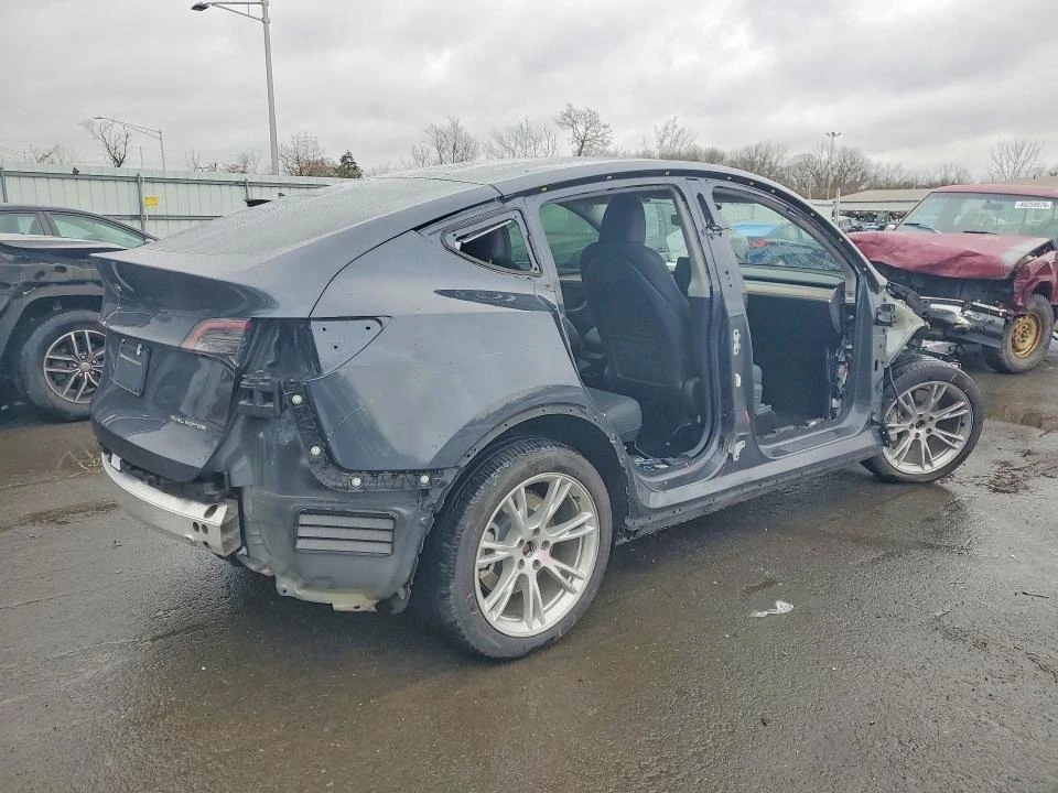 Tesla Model Y, снимка 3 - Автомобили и джипове - 54818731