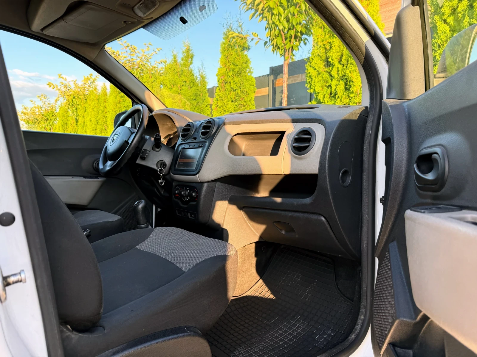 Dacia Dokker 1.5 DCI/95HP* НАВИГАЦИЯ* КЛИМАТИК* ЛИЗИНГ-БАРТЕР* , снимка 8 - Автомобили и джипове - 55203889