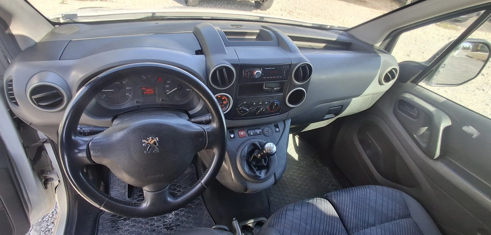 Peugeot Partner 1.6HDi 90PS, снимка 10 - Автомобили и джипове - 56225267