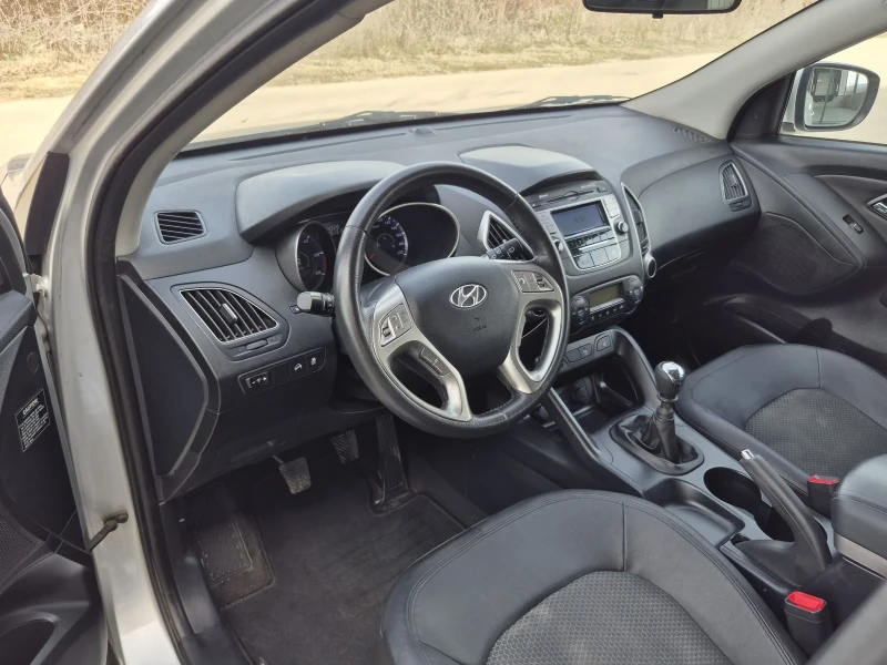 Hyundai IX35 ОБСЛУЖЕНА!! ТОП!!, снимка 12 - Автомобили и джипове - 49466694