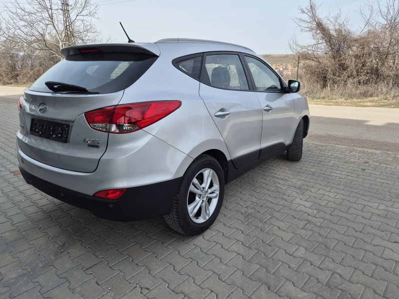 Hyundai IX35 ОБСЛУЖЕНА!! ТОП!!, снимка 4 - Автомобили и джипове - 49466694