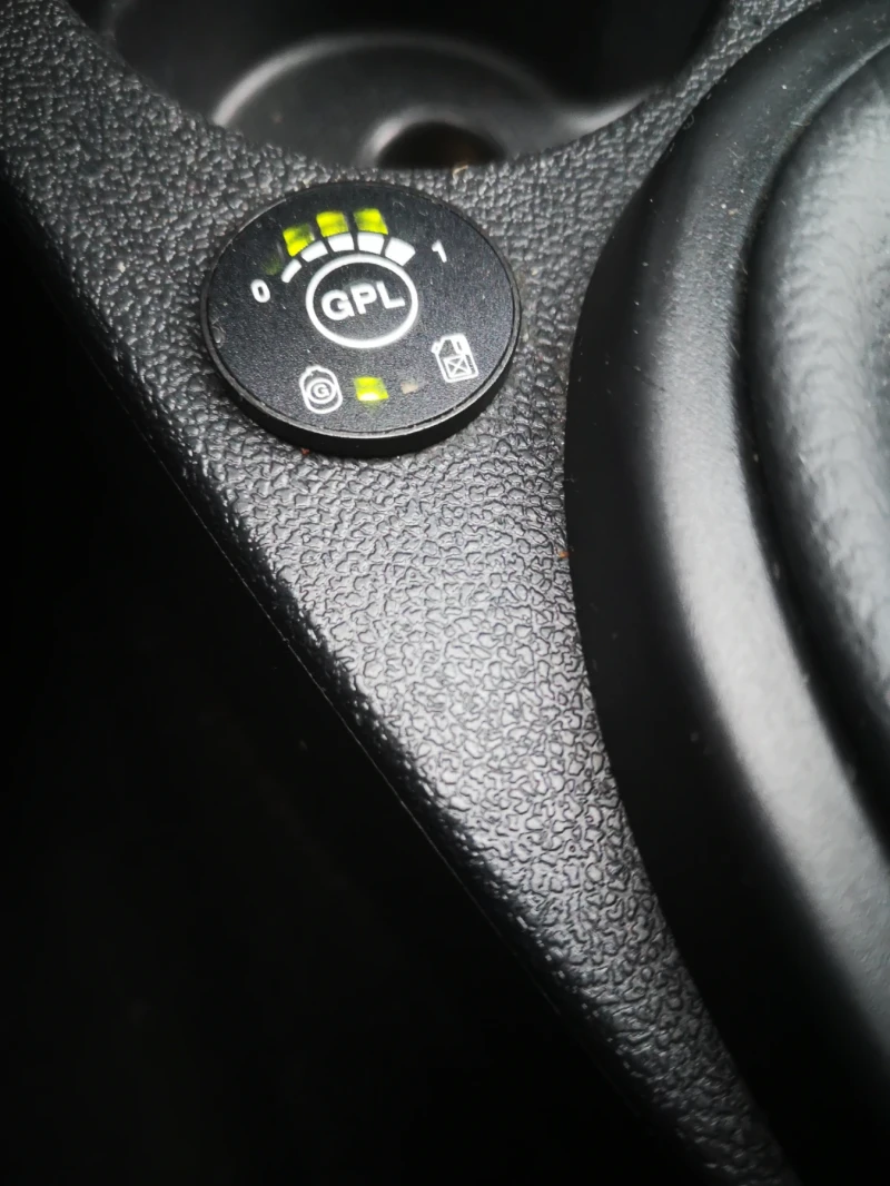 Dacia Duster 16i GAS EURO 6 , снимка 6 - Автомобили и джипове - 52902055