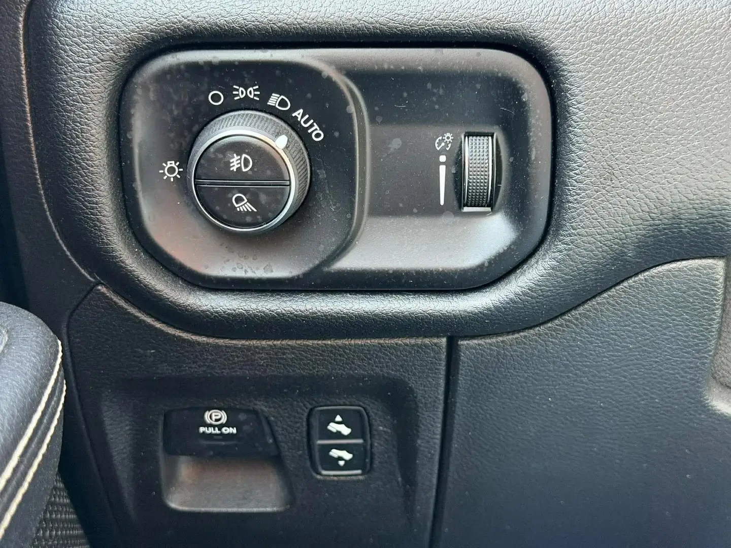 Dodge RAM 1500 HEMI 4X4 CREW CAB V8 5.7, снимка 10 - Автомобили и джипове - 54887815