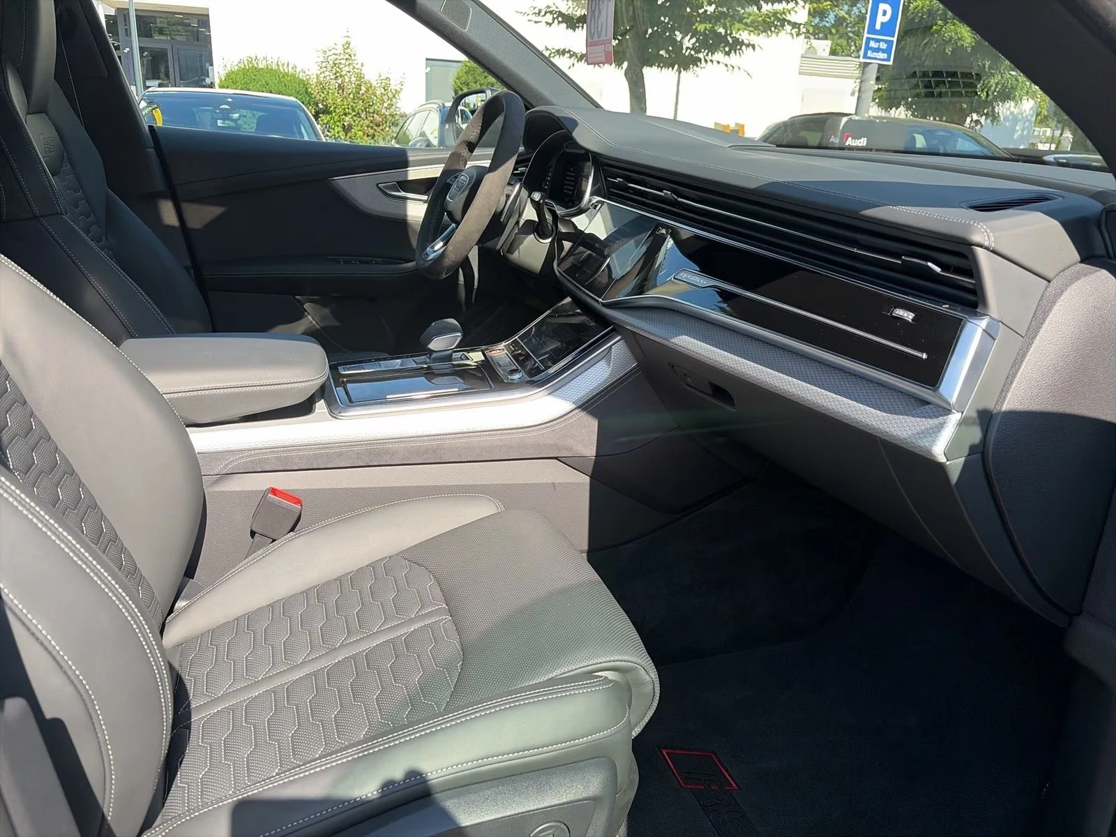 Audi RSQ8 FACELIFT/ BLACK OPTIC/ EXCLUSIVE/ MATRIX/HUD/ PANO, снимка 15 - Автомобили и джипове - 56018059