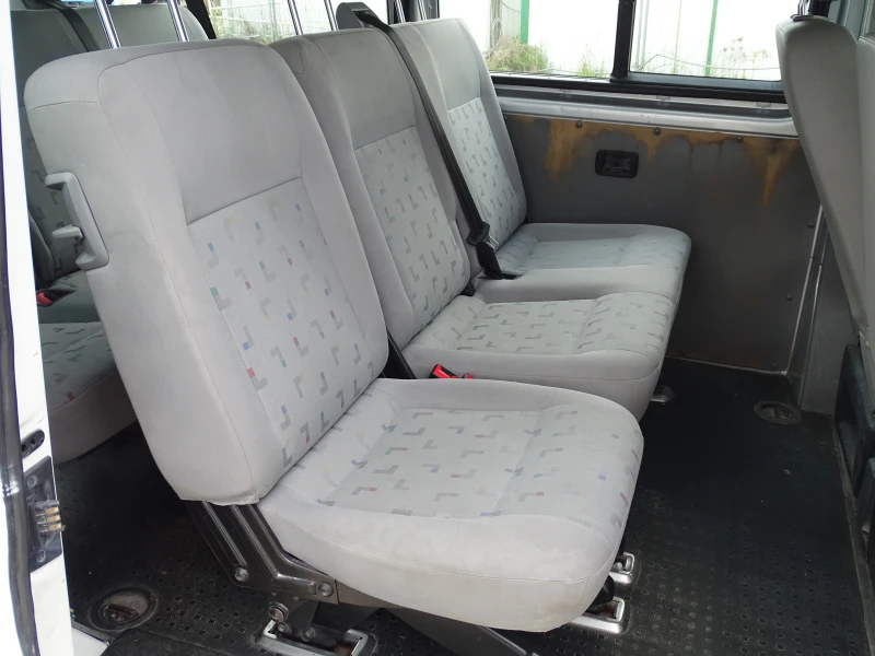 VW T5 9 МЕСТА С  КЛИМАТИК, снимка 10 - Бусове и автобуси - 50351305