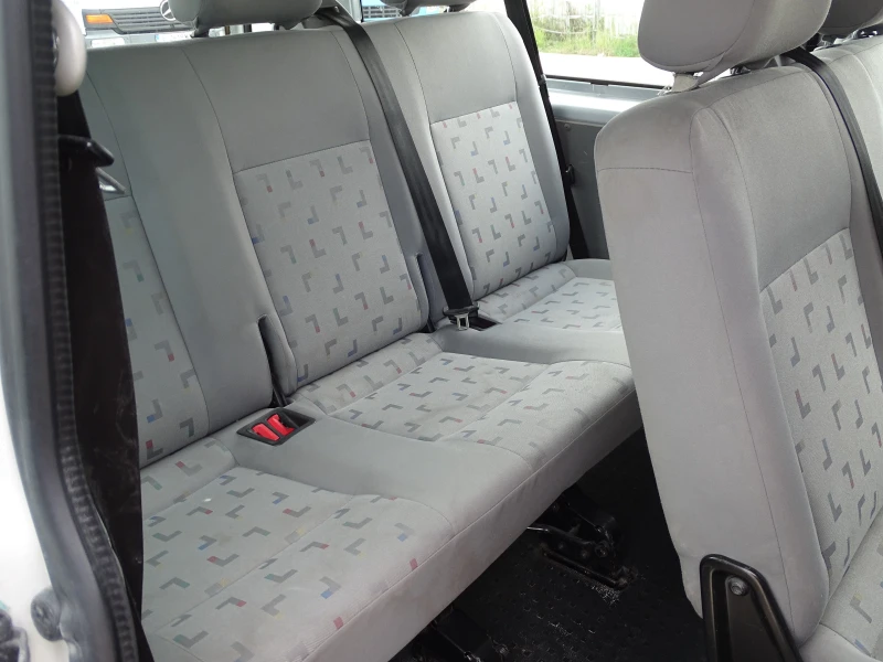 VW T5 9 МЕСТА С  КЛИМАТИК, снимка 11 - Бусове и автобуси - 50351305