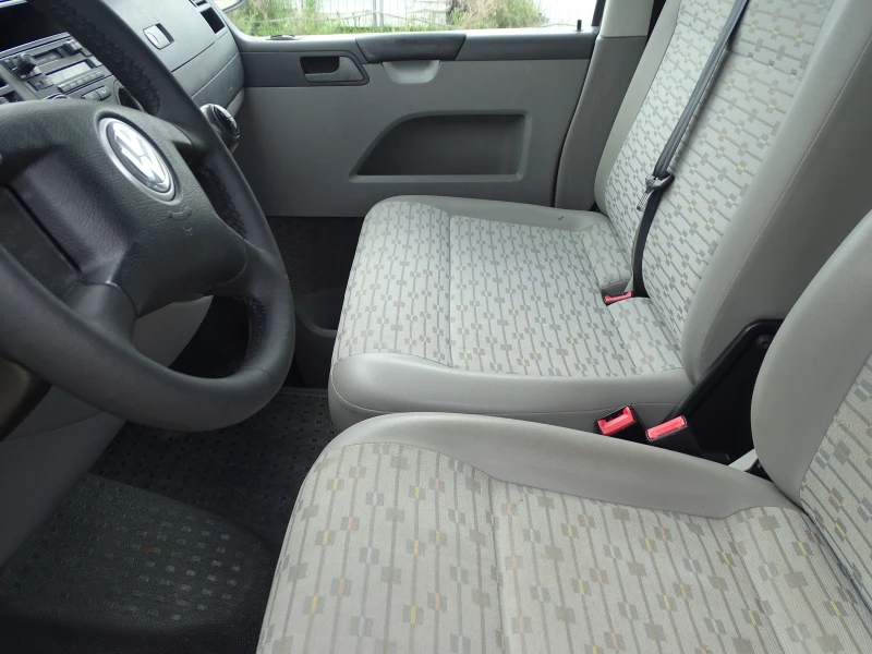 VW T5 9 МЕСТА С  КЛИМАТИК, снимка 14 - Бусове и автобуси - 50351305