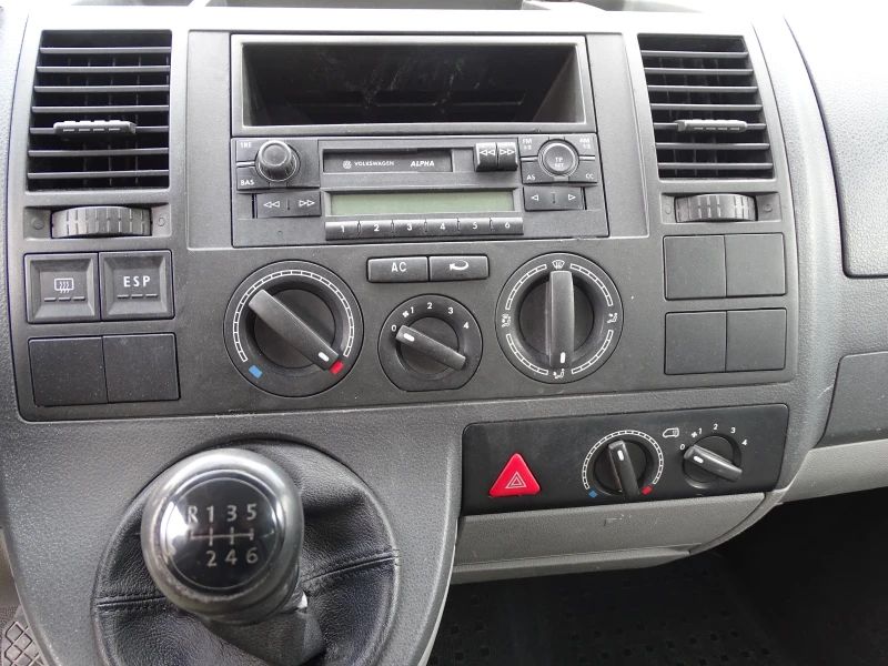 VW T5 9 МЕСТА С  КЛИМАТИК, снимка 9 - Бусове и автобуси - 50351305