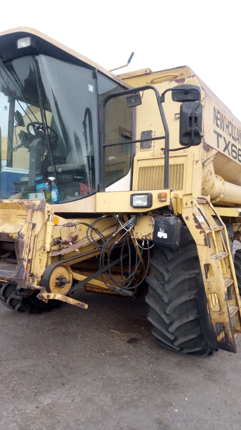 Комбайн New Holland ТХ66, снимка 4 - Селскостопанска техника - 48239652