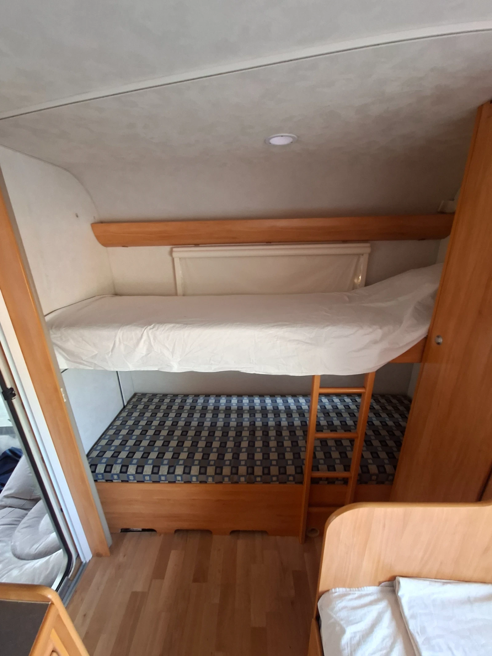 Каравана Adria, снимка 8 - Каравани и кемпери - 55804738