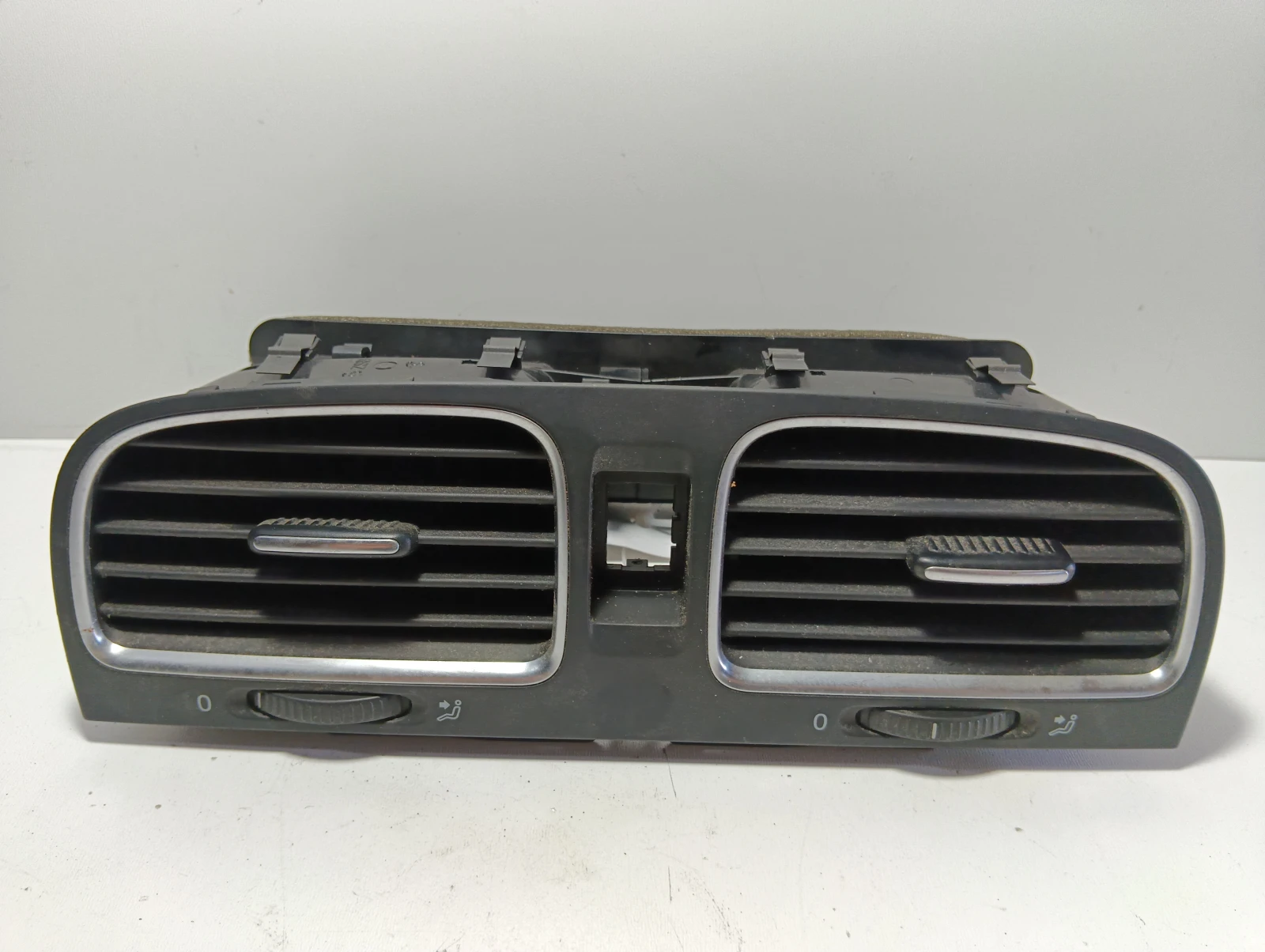 духалка средна 5K0819728N 5K0815735D VW Golf