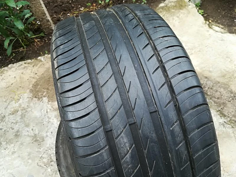 Гуми Летни 235/45R17, снимка 2 - Гуми и джанти - 21805585