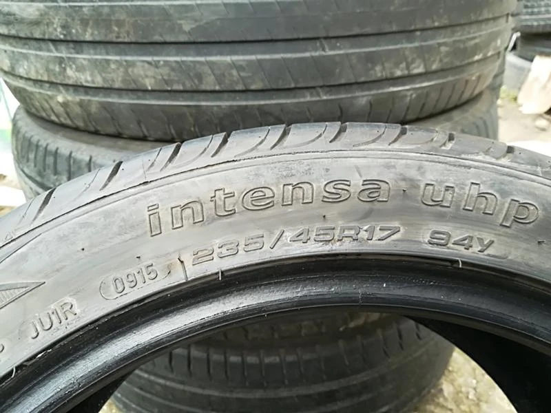 Гуми Летни 235/45R17, снимка 4 - Гуми и джанти - 21805585