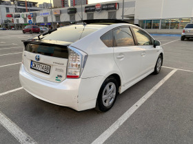 Toyota Prius БЯЛА ПЕРЛА* ГАЗ с OBD* СОЛАР* CarPlay* НОВИ ГУМИ* , снимка 3