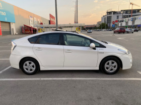 Toyota Prius БЯЛА ПЕРЛА* ГАЗ с OBD* СОЛАР* CarPlay* НОВИ ГУМИ* , снимка 4