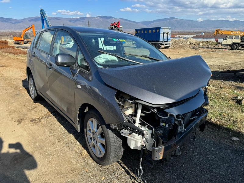 Toyota Verso 2.0, снимка 2 - Автомобили и джипове - 48906796