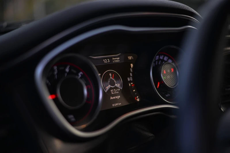 Dodge Challenger 5.7 HEMI RT/SRT* ОБДУХ* ПОДГРЕВ* ALPINESOUND* , снимка 15 - Автомобили и джипове - 52323930