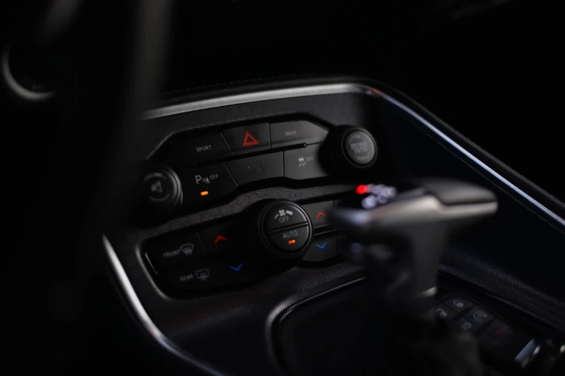 Dodge Challenger 5.7 HEMI RT/SRT* ОБДУХ* ПОДГРЕВ* ALPINESOUND* , снимка 16 - Автомобили и джипове - 52323930