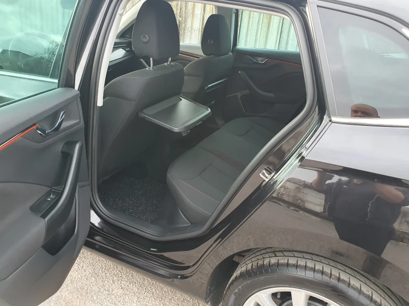 Skoda Scala 1.0TSI FULL LED CAR PLAY KEYLESS, снимка 8 - Автомобили и джипове - 52576385