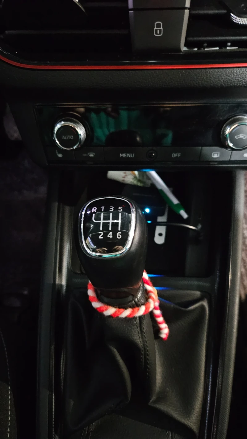 Skoda Scala 1.0TSI FULL LED CAR PLAY KEYLESS, снимка 13 - Автомобили и джипове - 52576385