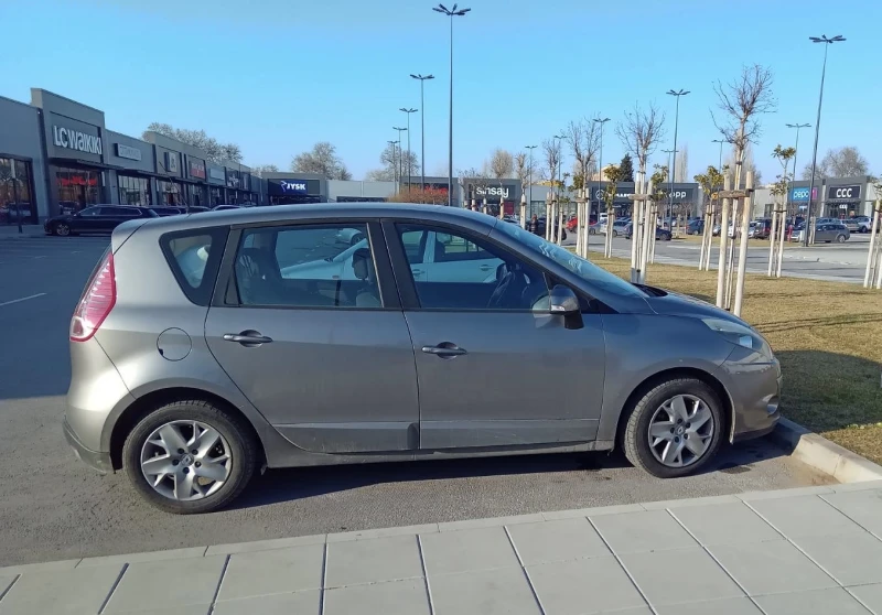 Renault Scenic 1.9 dCi, снимка 3 - Автомобили и джипове - 53157669