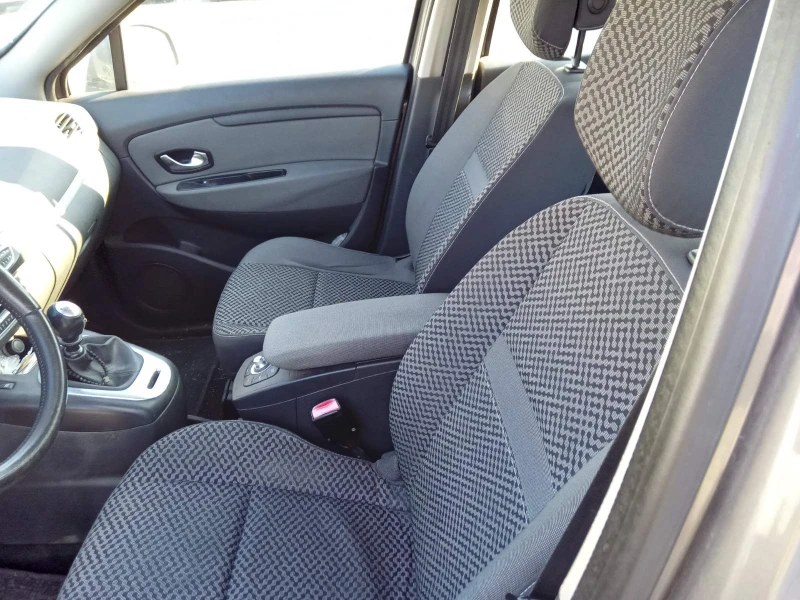 Renault Scenic 1.9 dCi, снимка 9 - Автомобили и джипове - 53157669