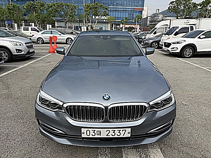 BMW 530 BLIND SPOT* HUD* ЕЛ. БАГАЖНИК* ЛЮК* КРАЙНА ЦЕНА, снимка 3 - Автомобили и джипове - 55344747
