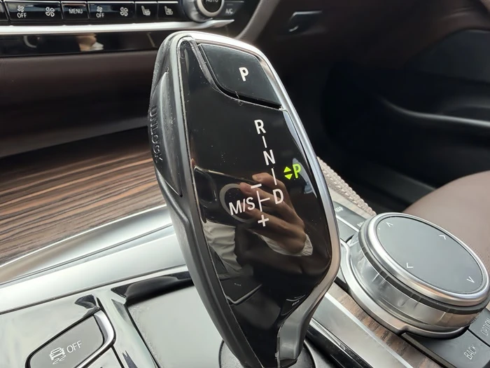 BMW 530 BLIND SPOT* HUD* ЕЛ. БАГАЖНИК* ЛЮК* КРАЙНА ЦЕНА, снимка 9 - Автомобили и джипове - 55344747