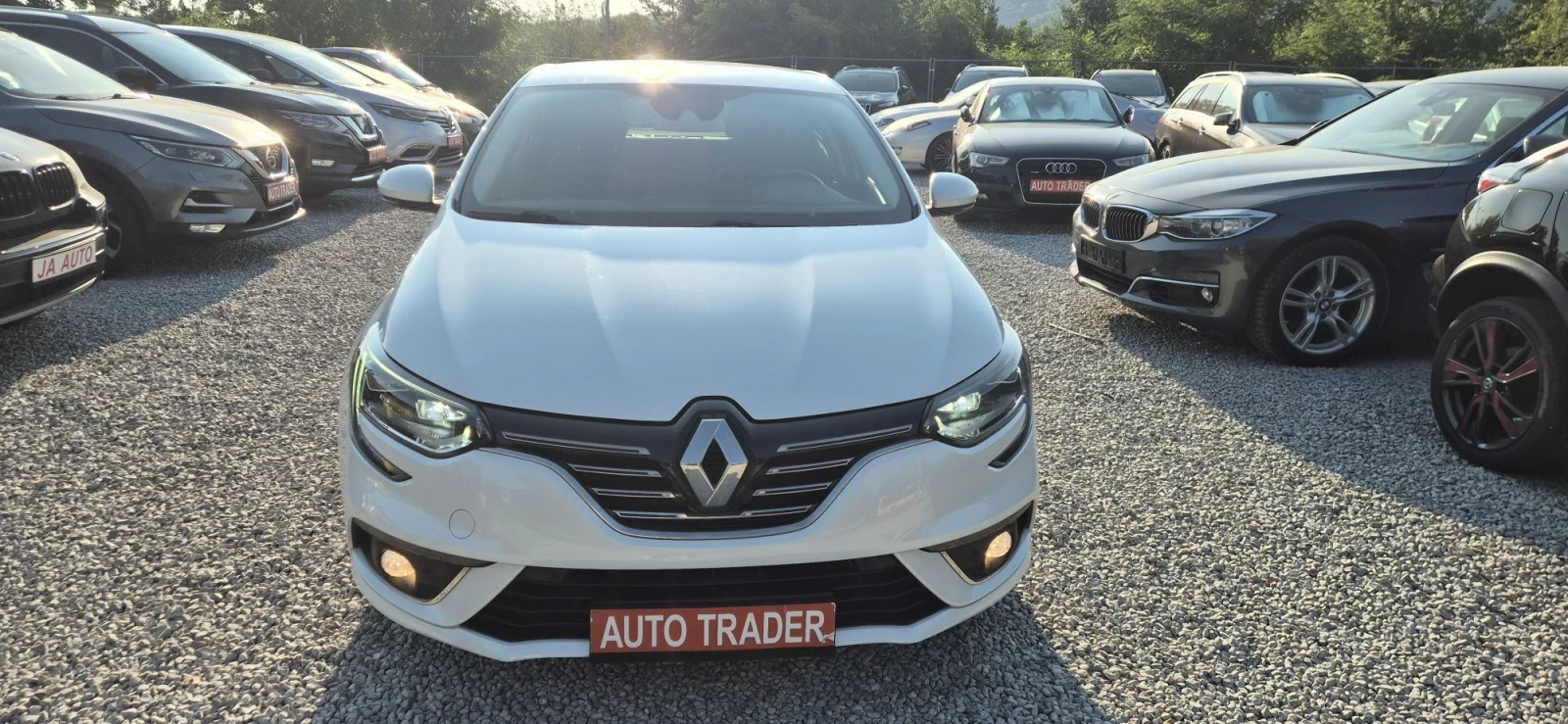 Renault Megane 1.2Т-131кс.6скор., снимка 2 - Автомобили и джипове - 45061336