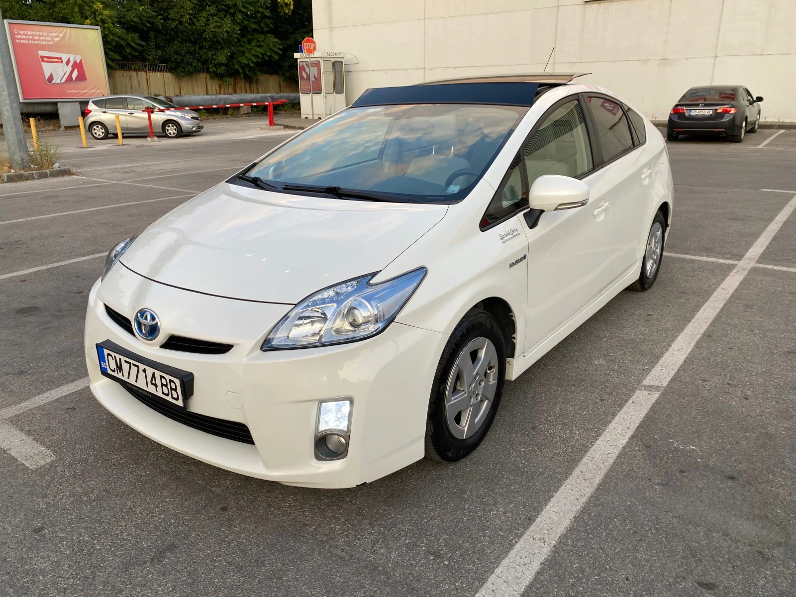 Toyota Prius БЯЛА ПЕРЛА* ГАЗ с OBD* СОЛАР* CarPlay* НОВИ ГУМИ*  - [1] 